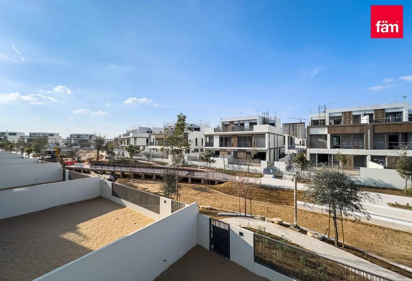 Single Row On Green Belt Rented Opp Park And Pool