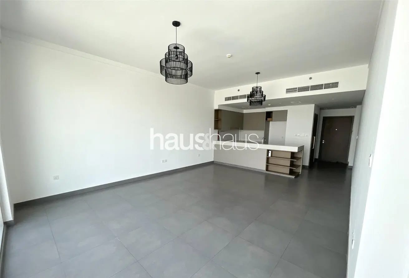 Unfurnished | Maids Room | Mid Floor