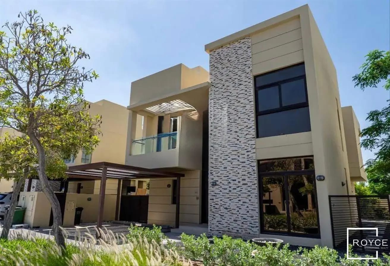 Stand-Alone | Spacious 5-bedroom | Vacant