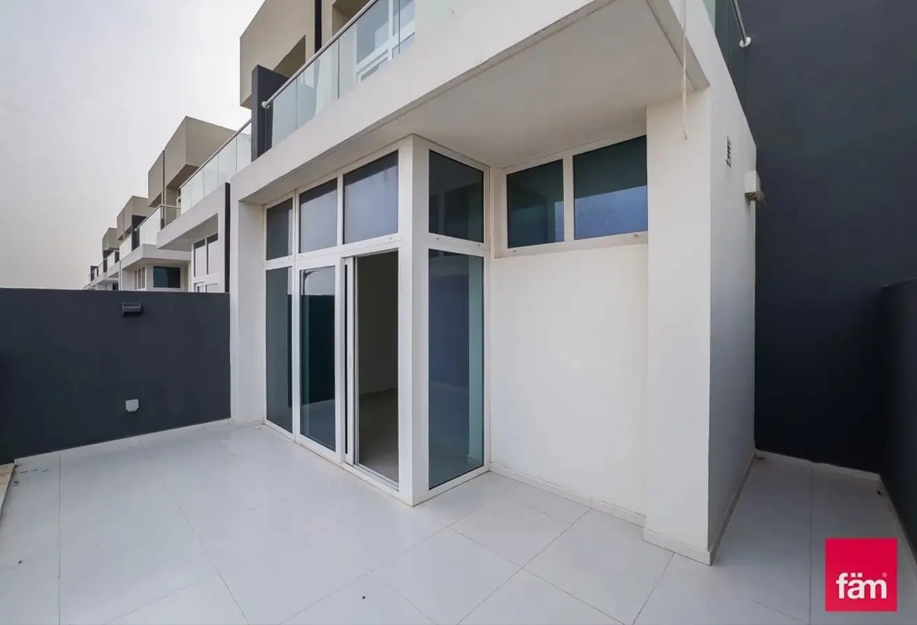 Bright / Spacious 5 Bedroom / Near Pool  / G + 2