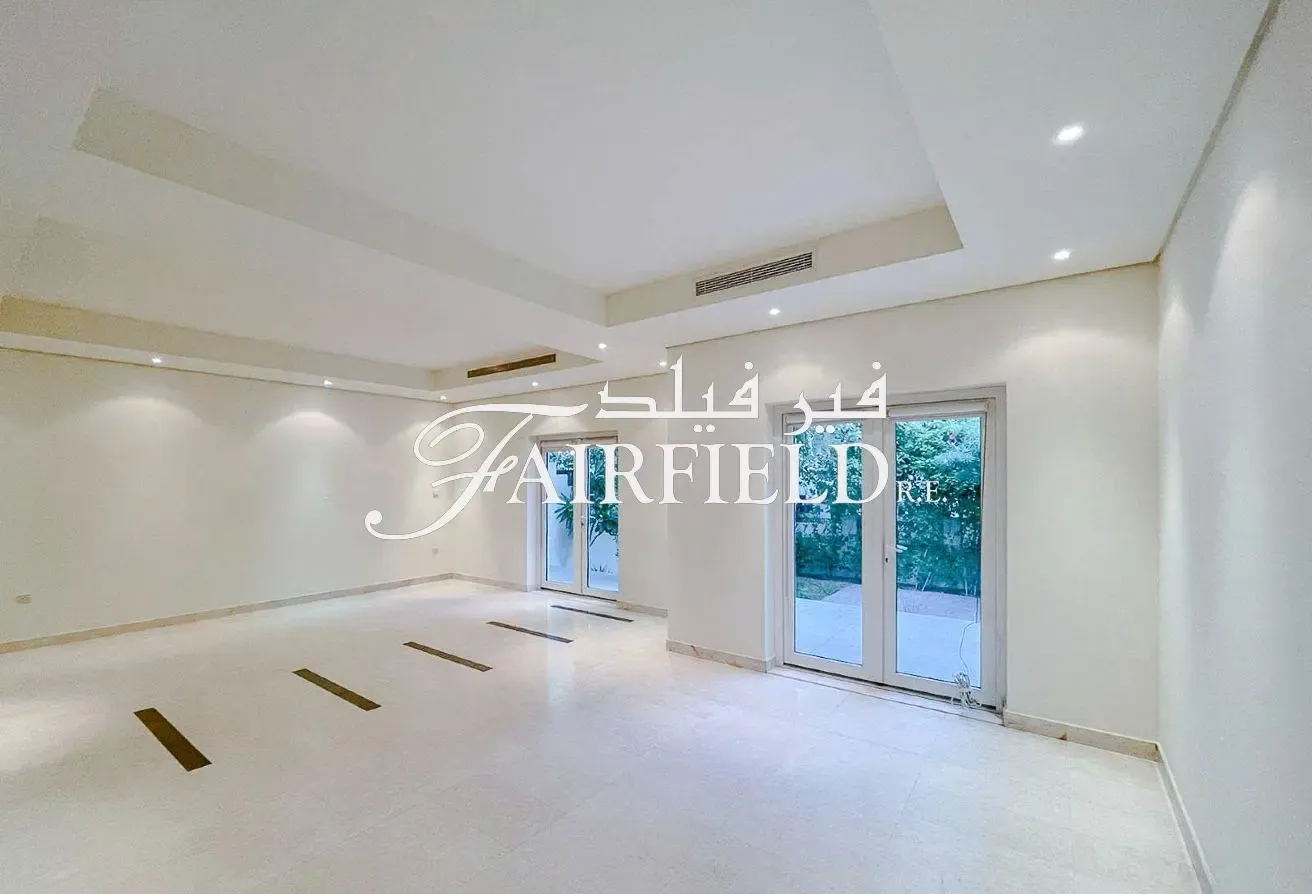 Vacant | Well Maintained | Landscaped.