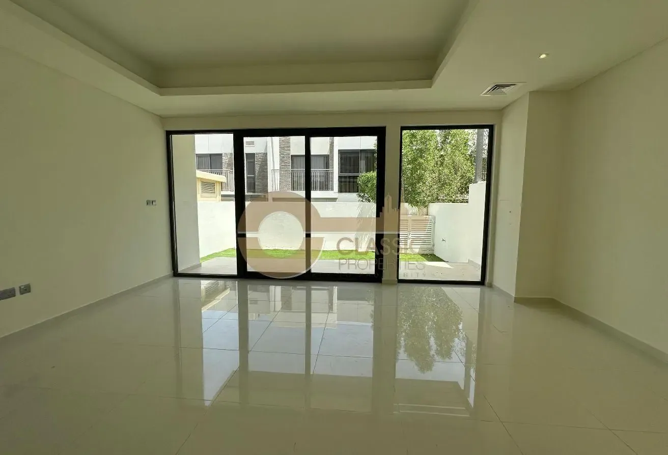 Elegant 3 Bed Corner Townhouse with Garden