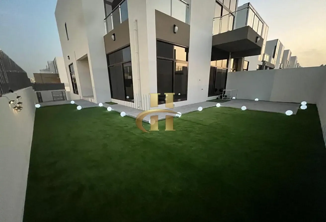 Spacious Corner Unit | Big Garden | Book Today
