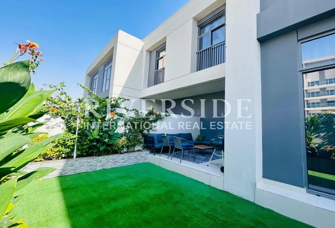 Single Row | Upgraded | Fully Furnished