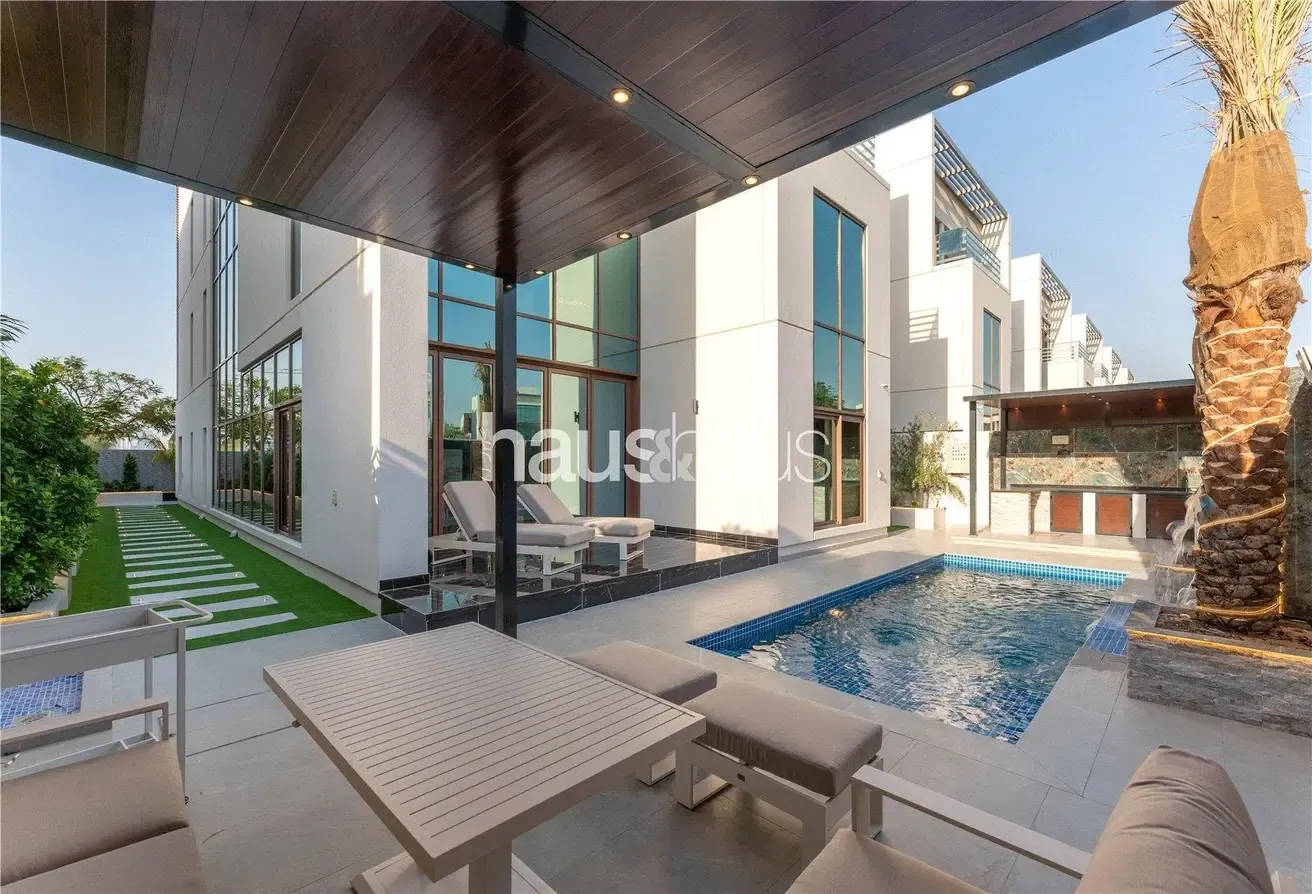 Luxurious | Upgraded Villa | Skyline View | VOT