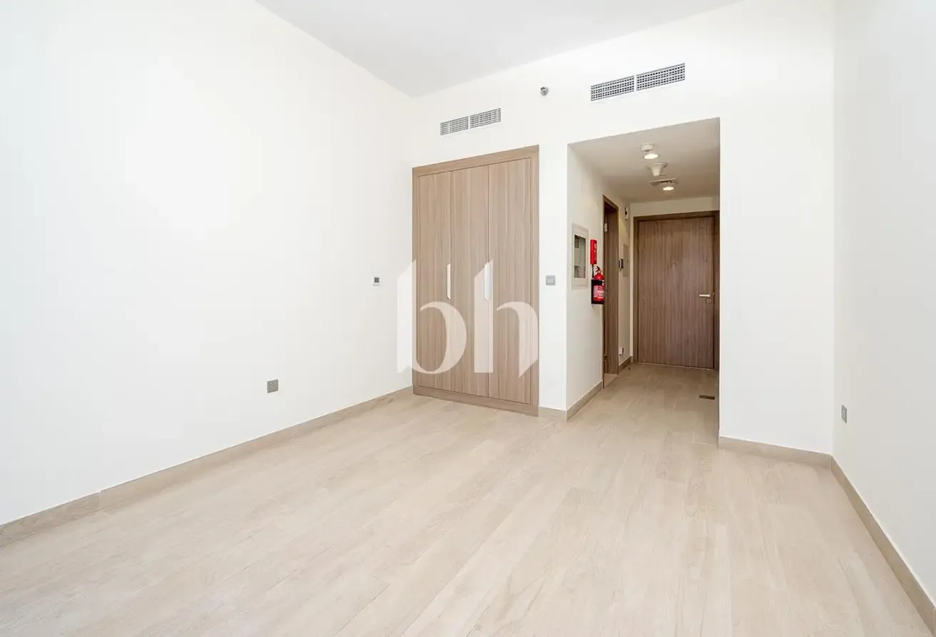 Low floor | Modern studio | Vacant end August