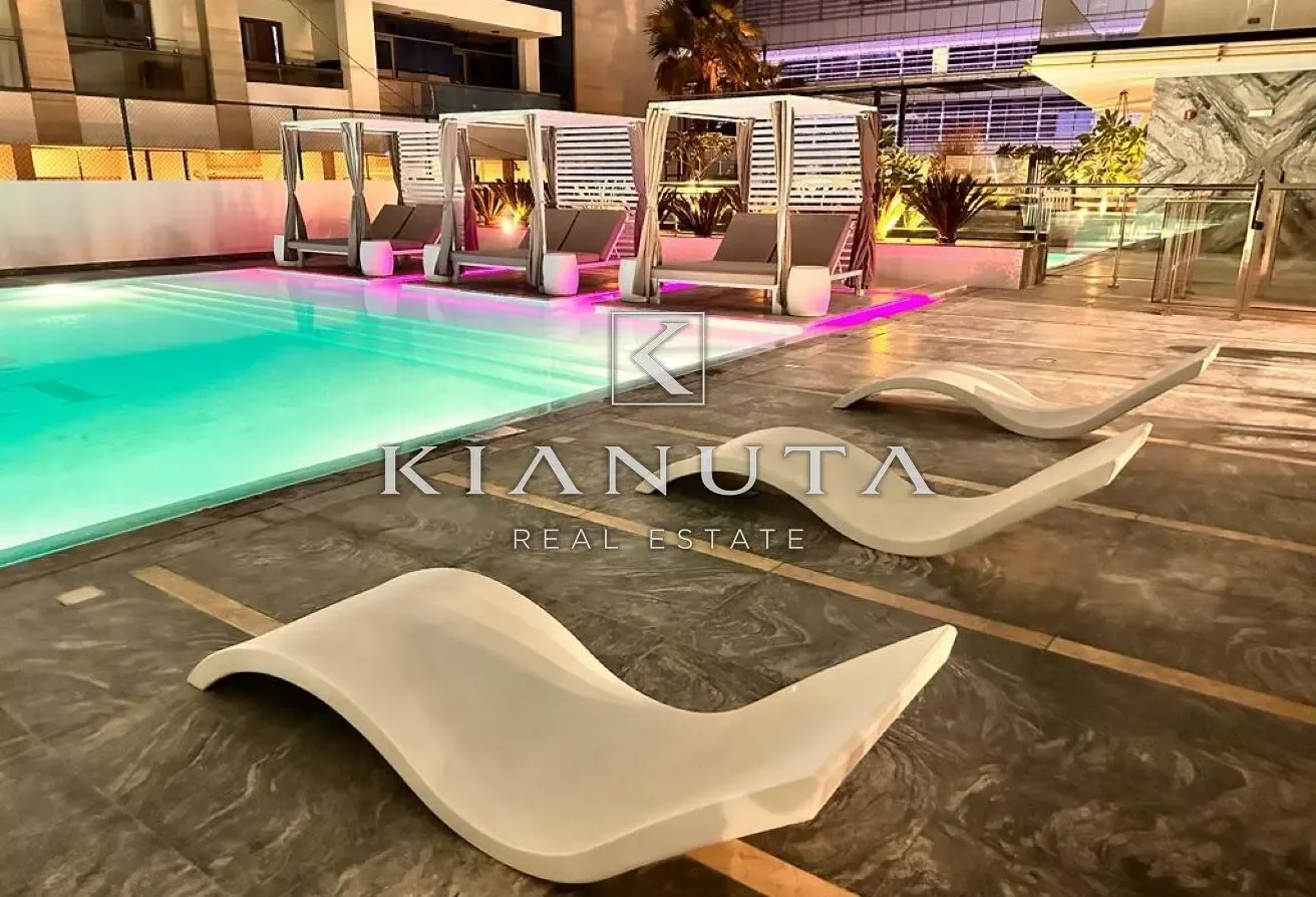 UPGRADED| LUXURY| HIGH FLOOR| FURNISHED| GOOD ROI