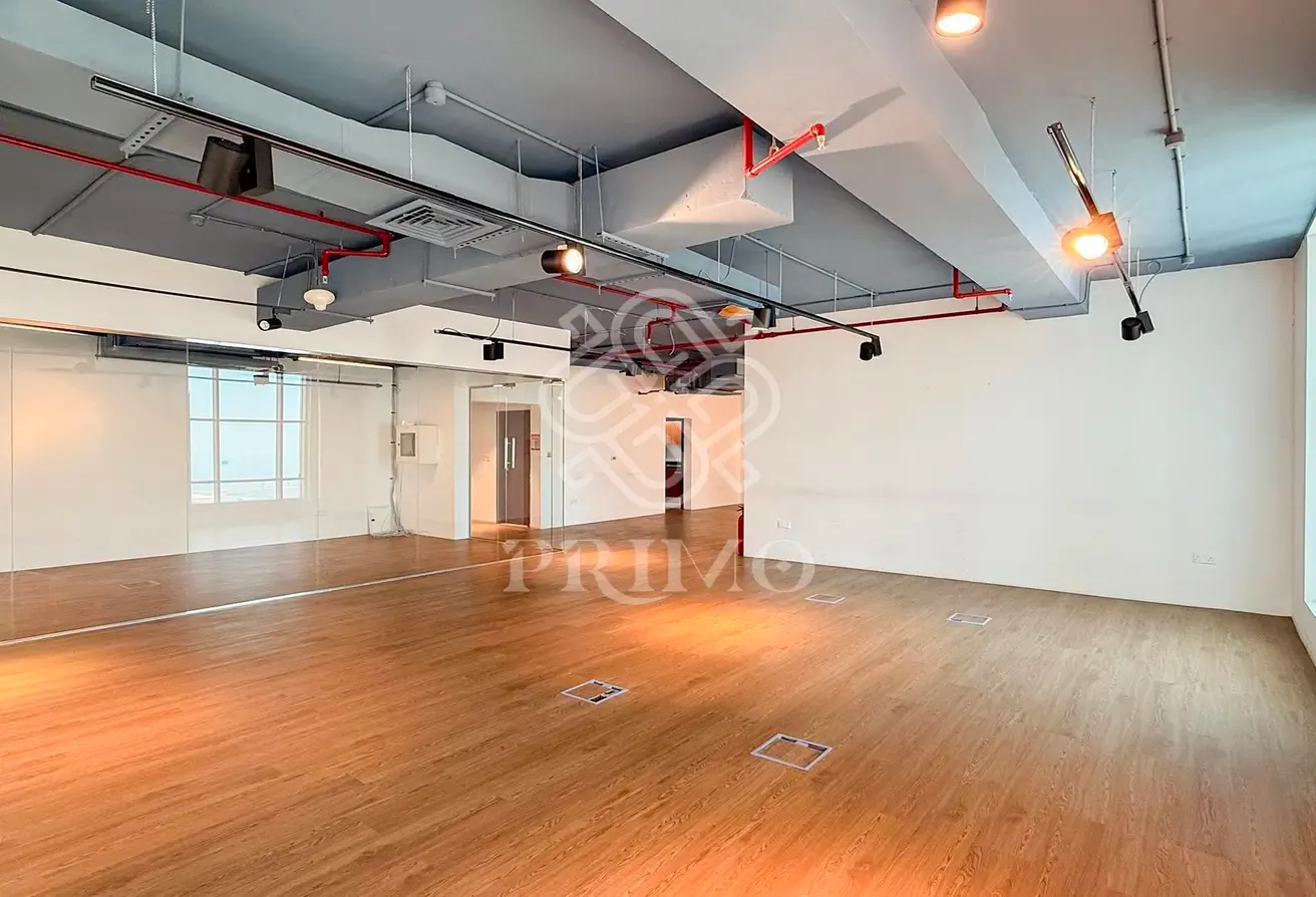 Fitted | Sea View | Open-Plan Layout