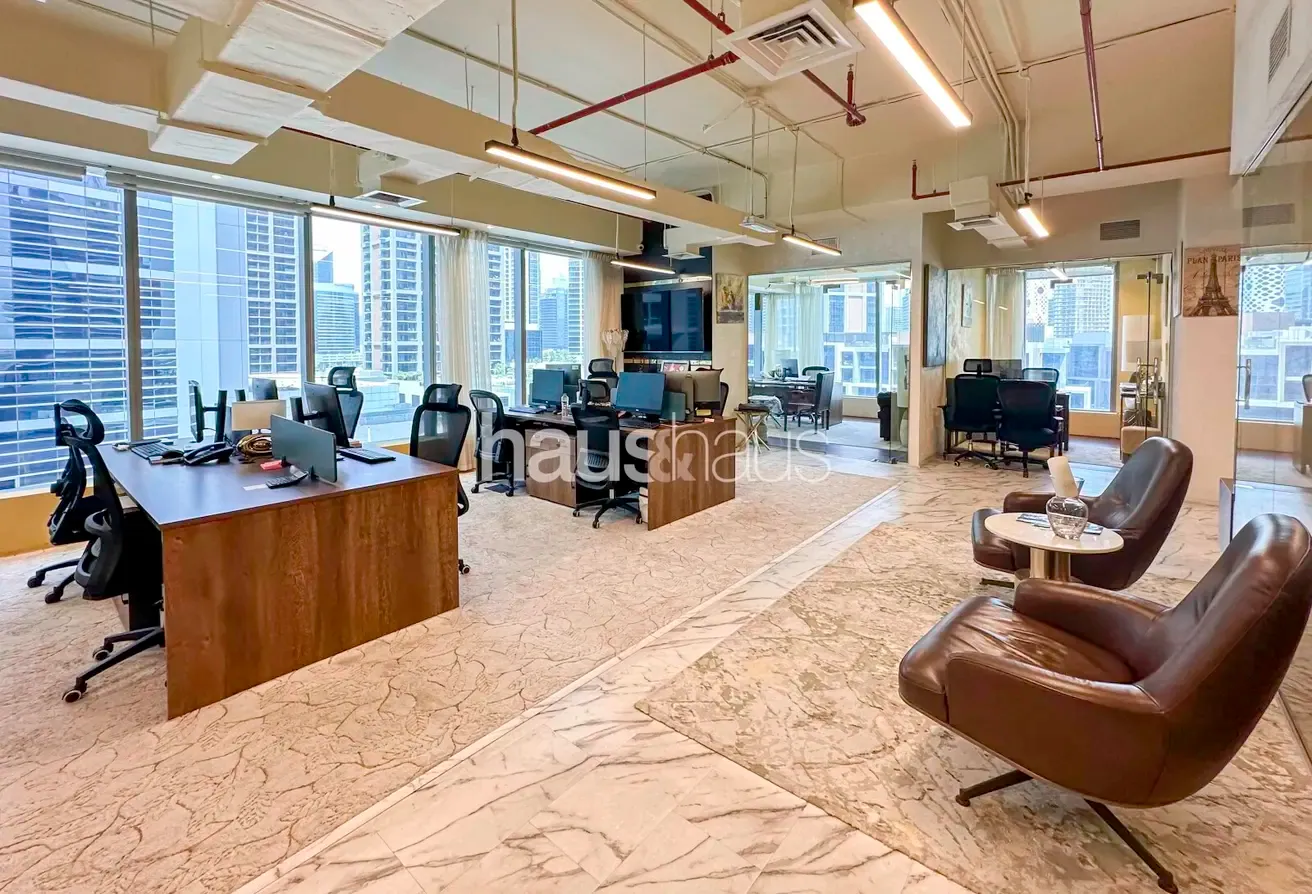 Notice Served | Corner Unit | Spacious | Fitted