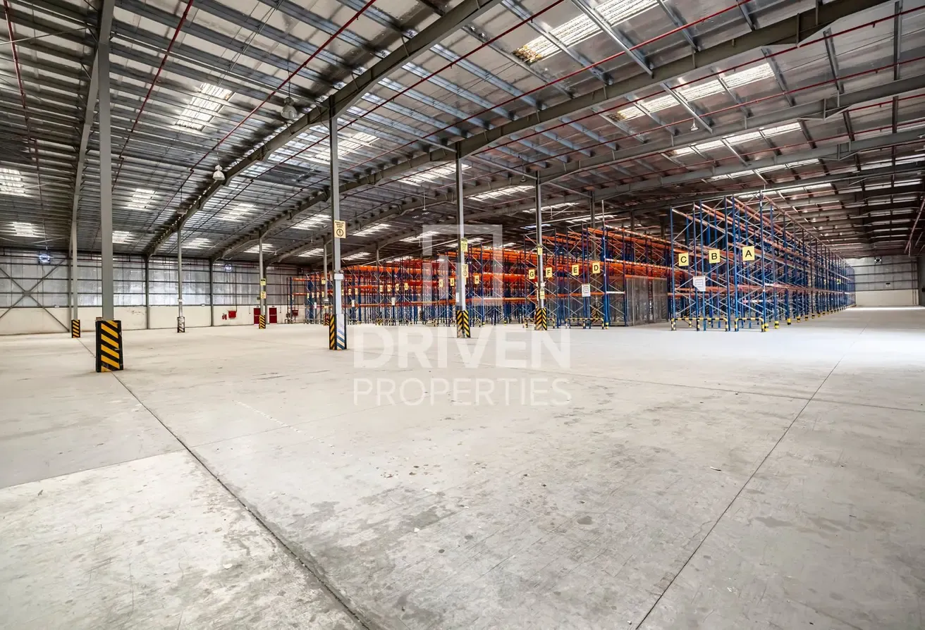High Ceiling Warehouse with Easy Access | Spacious