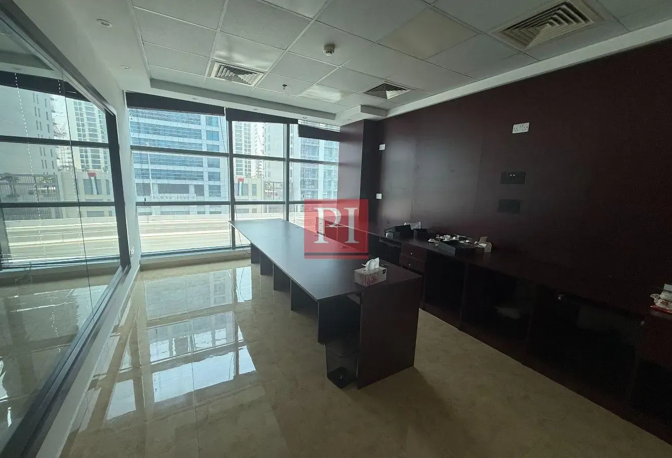 SPACIOUS OFFICE SPACE FOR RENT/ PRIME LOCATION
