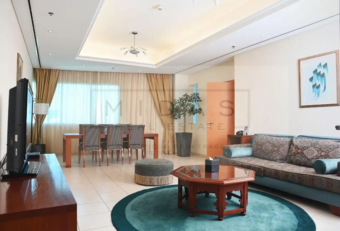 Spacious I Non-Serviced I Maids Room I Near Tram