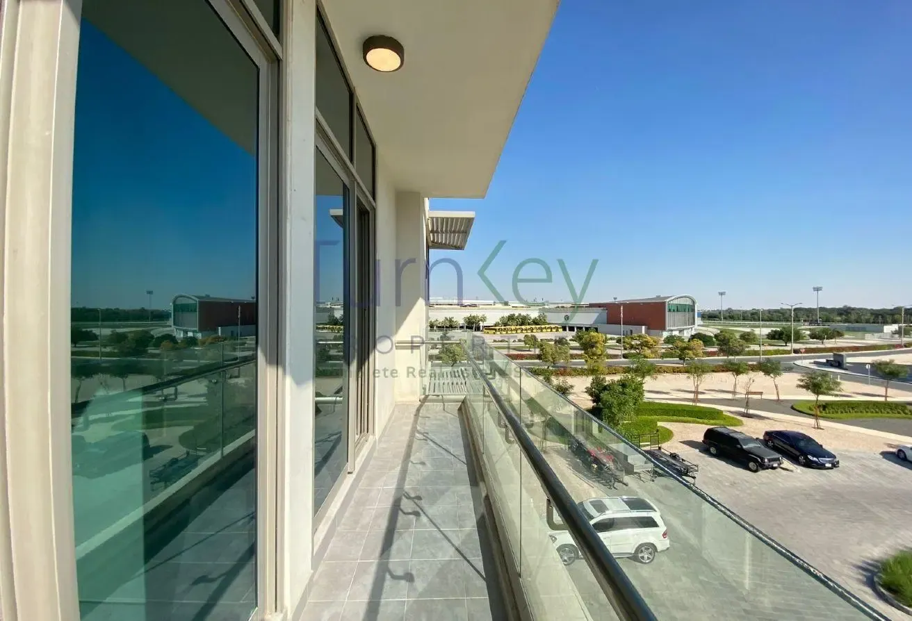 1Bed | 2 full Bathrooms | Balcony | Open View