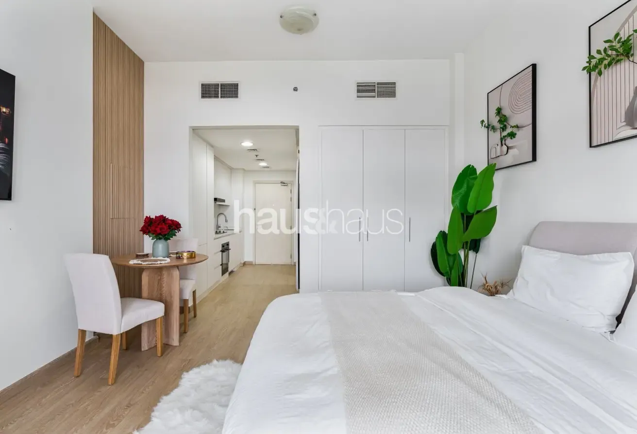 Upgraded | Vacant | Fully Furnished