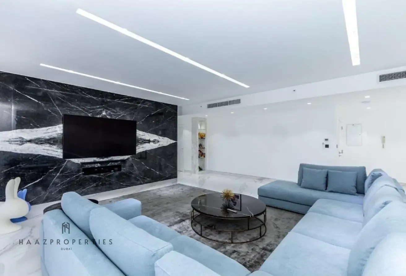 Upgraded 4 BR Apartment in Jumeirah Beach Residence