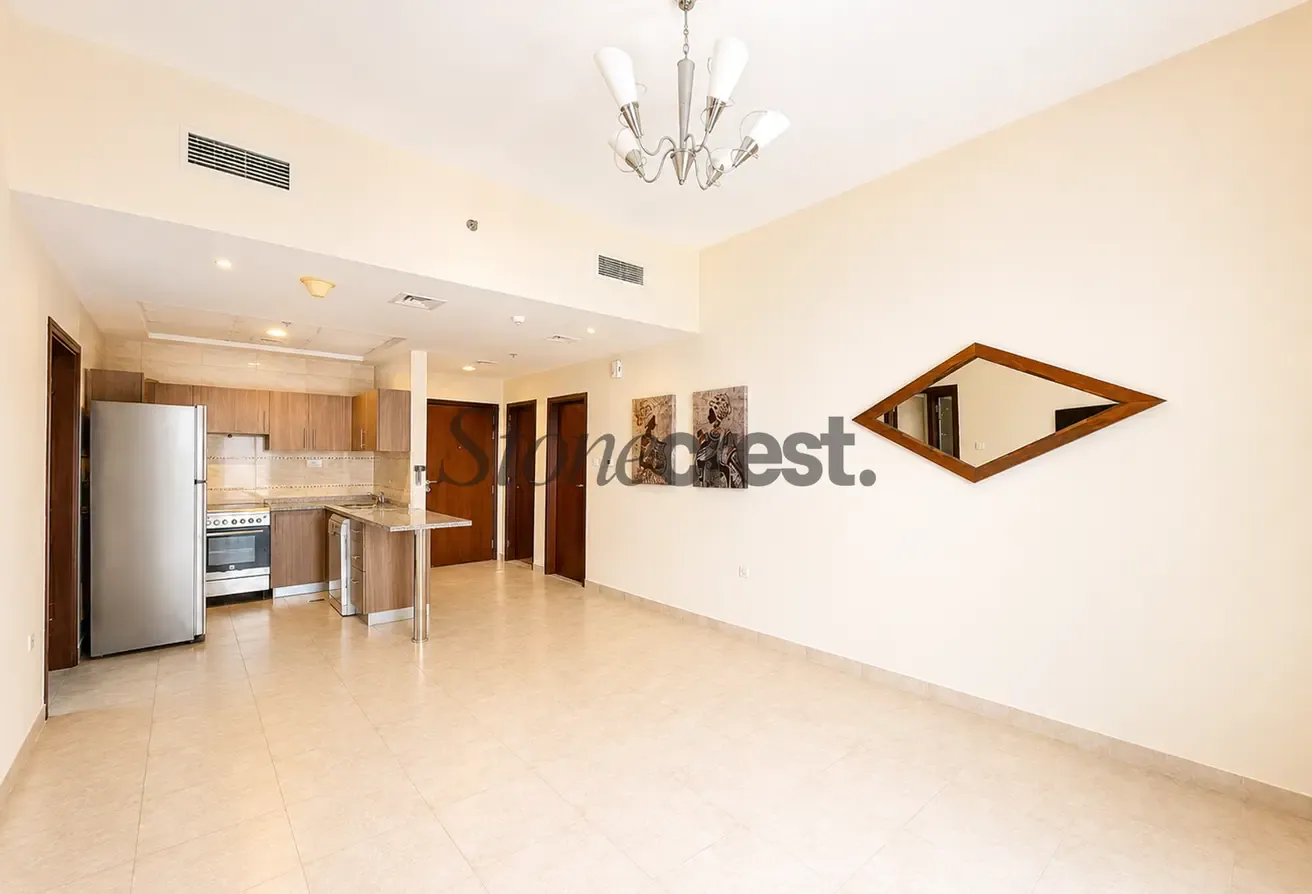 Study | Partly Furnished | Lake View | Vacant