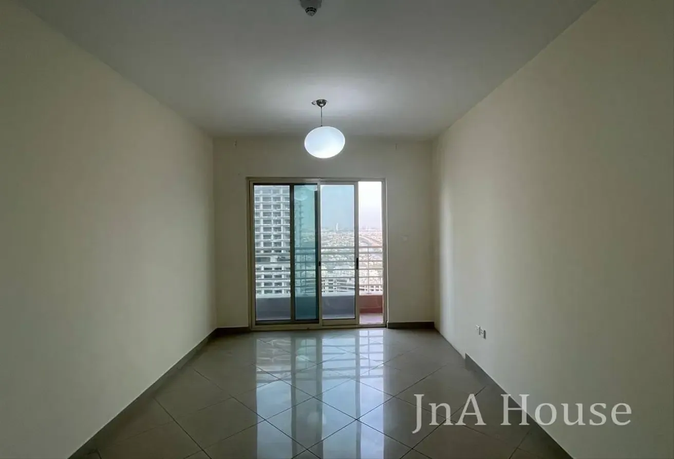 HIGH FLOOR I SPACIOUS 1BR I WELL MAINTAINED