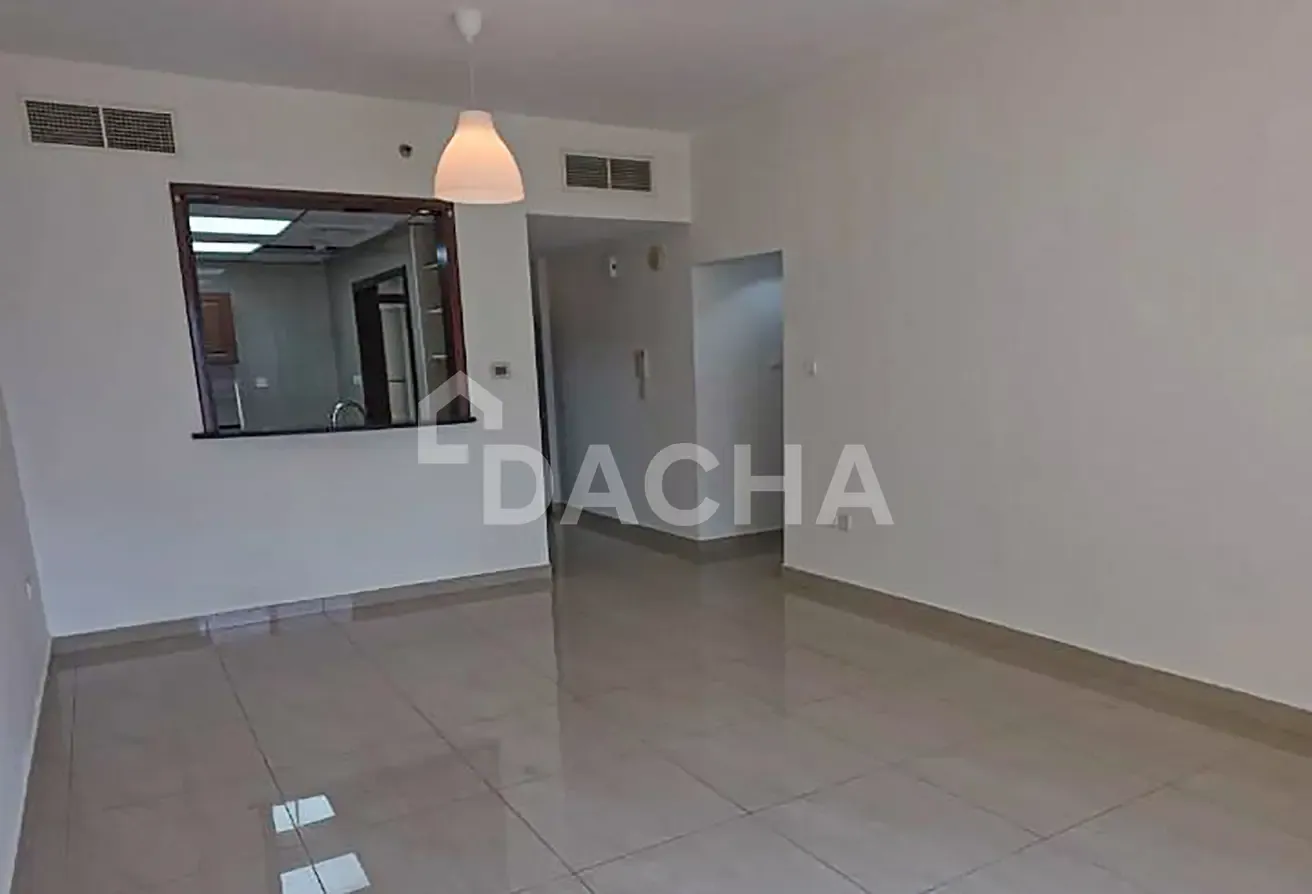 Corner Unit - Large Balcony - Prime Lake View