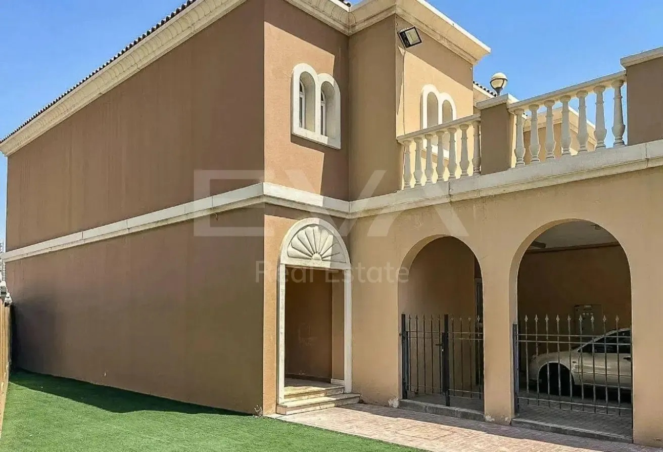 CORNER AND END TOWNHOUSE | 3BR | VACANT