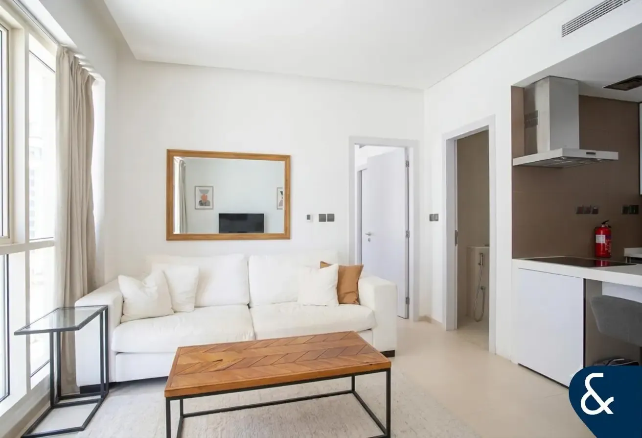 Walk to Marina Mall | Furnished | 1 Bedroom